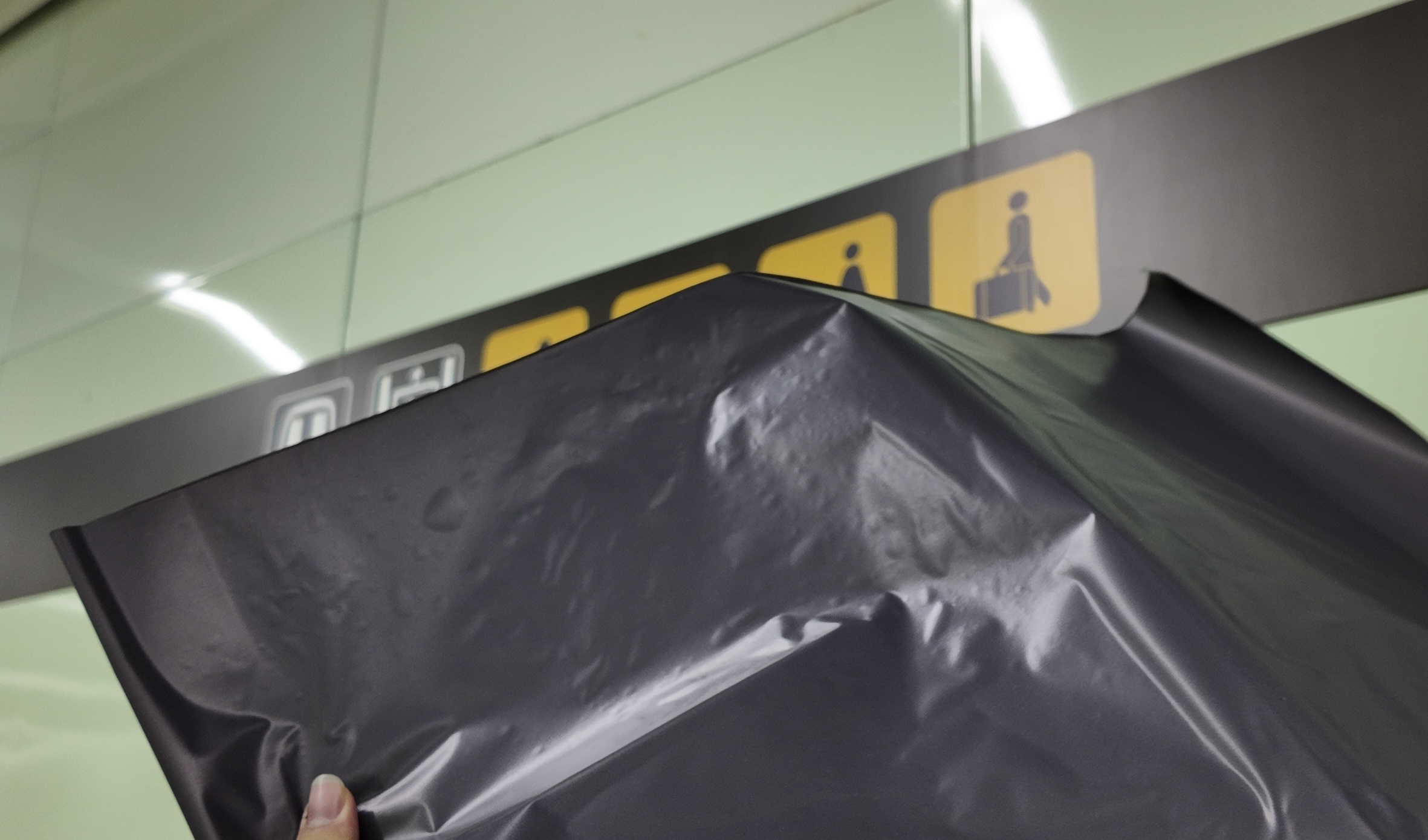 与锦龙站贴示作对比